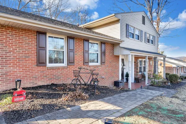 $399,900 | 2831 West Club Drive, Salem, VA 24153