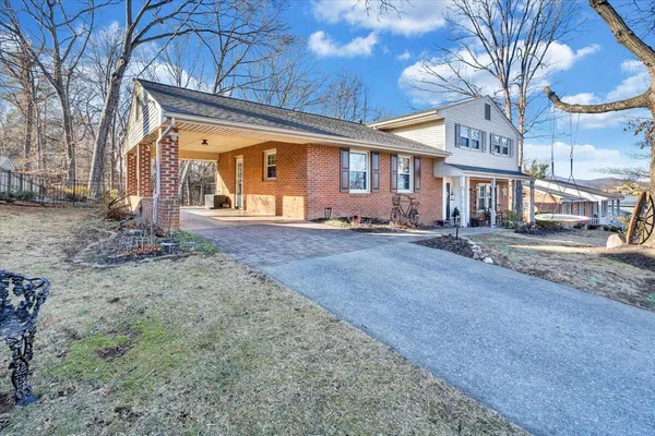 $399,900 | 2831 West Club Drive, Salem, VA 24153