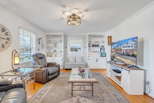 $399,900 | 2831 West Club Drive, Salem, VA 24153