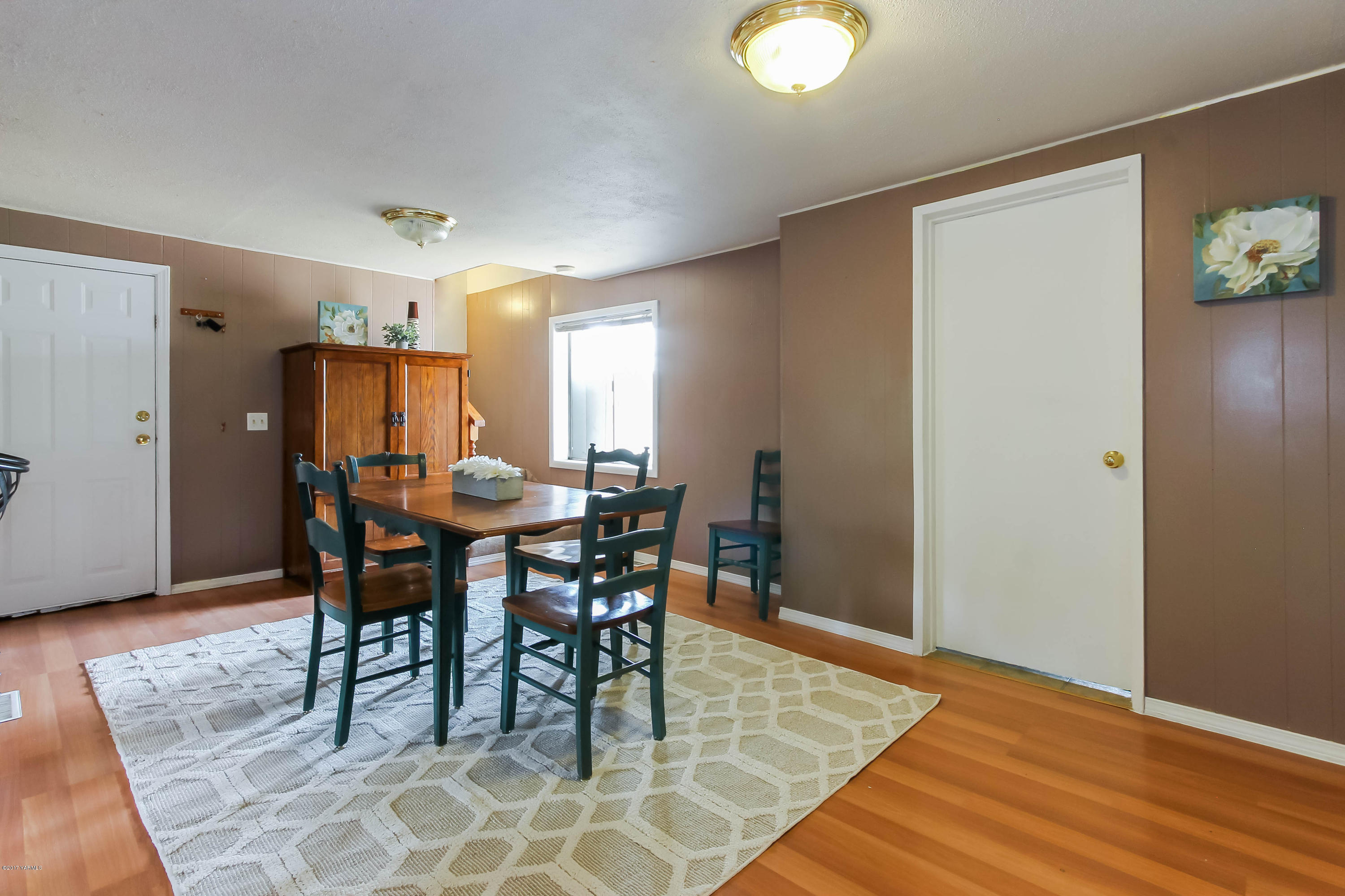2911 Wiley Road Yakima, WA 98903 - Photo 13 of 35 laminate floor