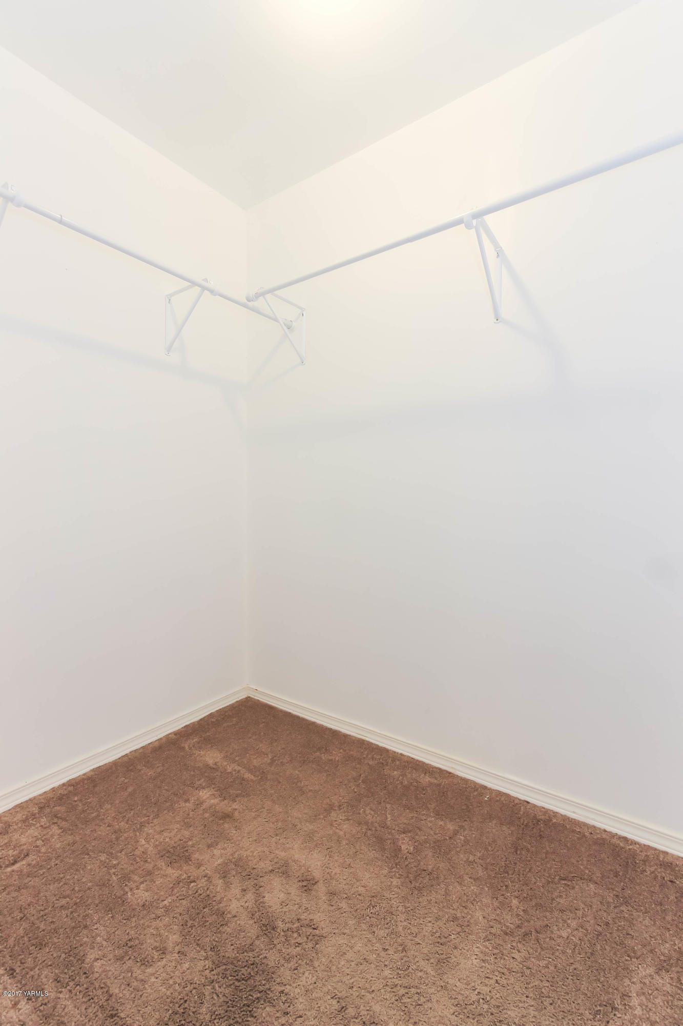 2911 Wiley Road Yakima, WA 98903 - Photo 22 of 35 big closet