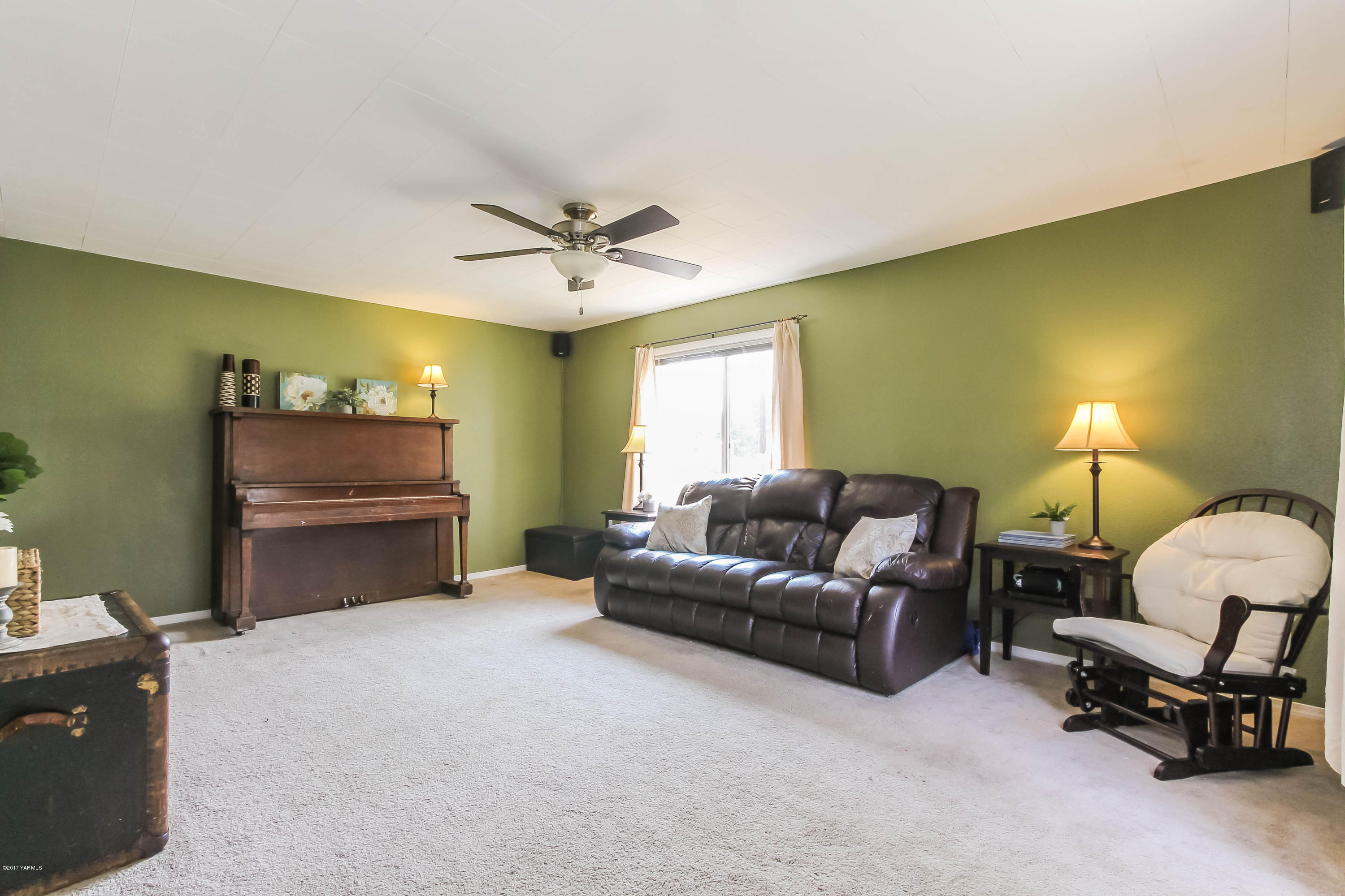 2911 Wiley Road Yakima, WA 98903 - Photo 7 of 35 Hunter Douglas ceiling fan