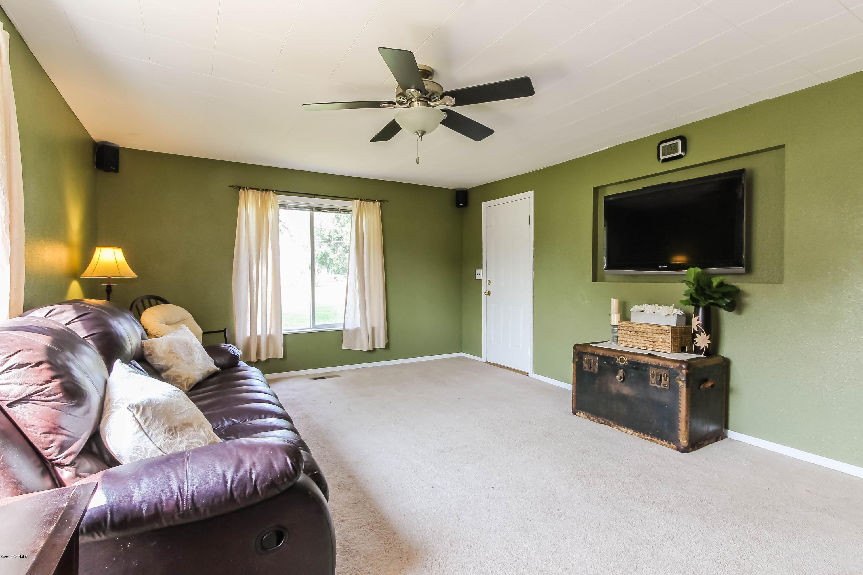 2911 Wiley Road Yakima, WA 98903 - Photo 8 of 35 IMG_3825