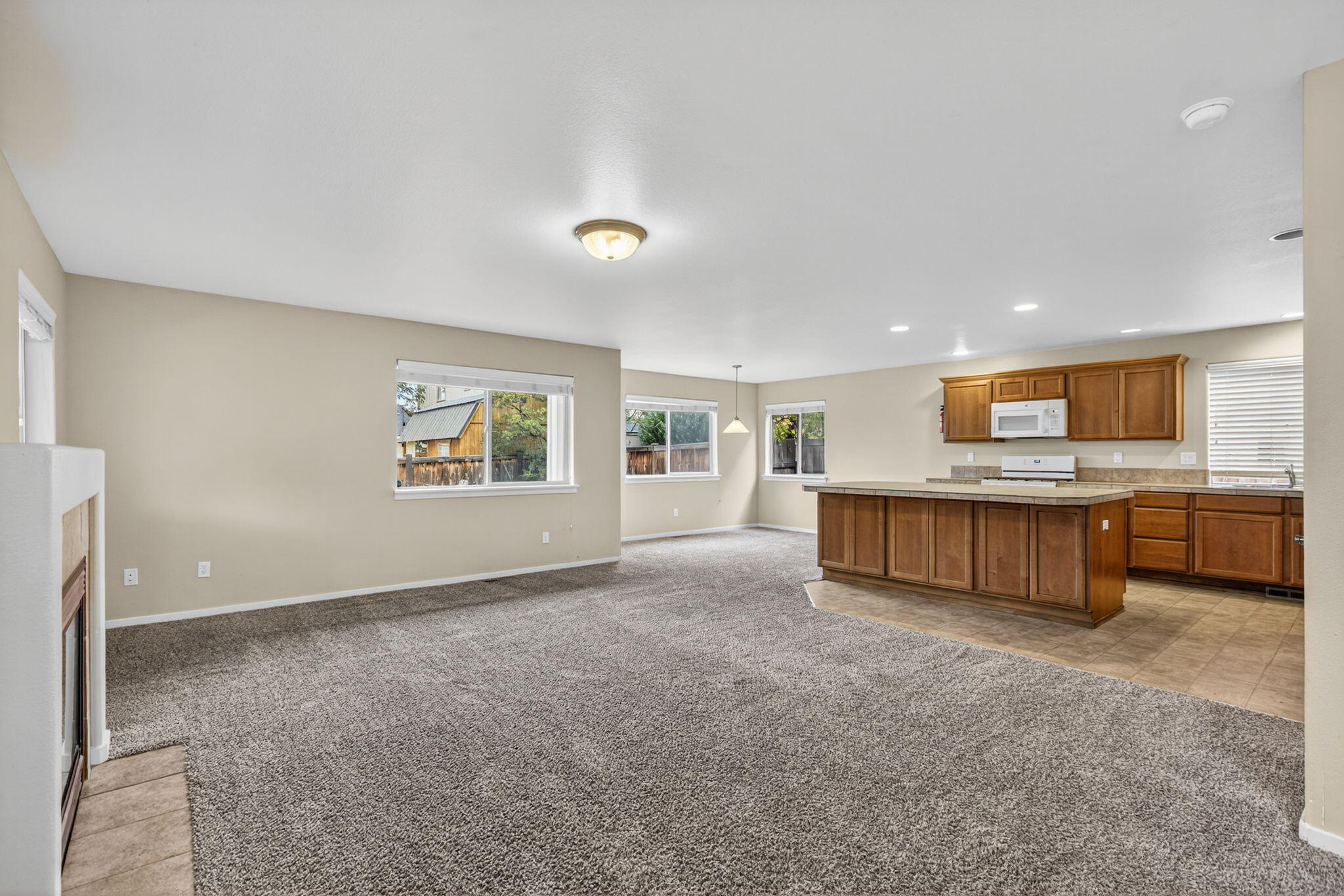 21154 Ritz Place Bend, OR 97702 - Photo 6 of 25 2025_10_15_21154_ritz_place-8