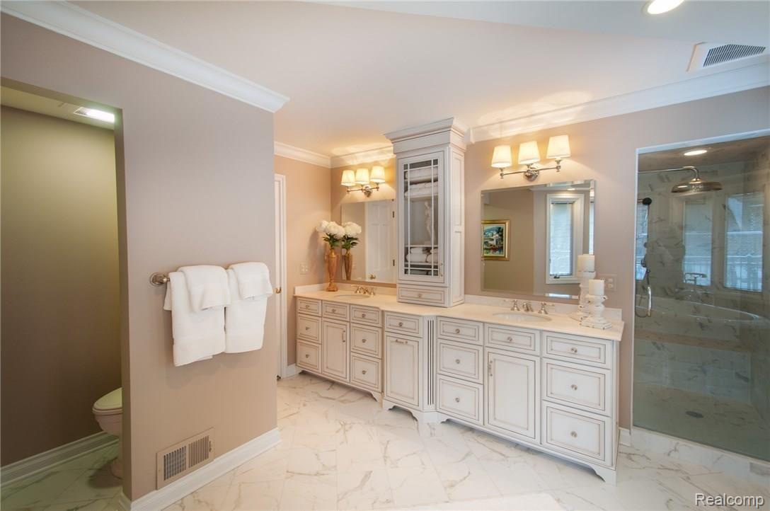 4758 Forest Ridge Court Rochester, MI 48306 - Photo 35 of 73 8-ForestRidgeCt_4758_MasterBath_04.jpg