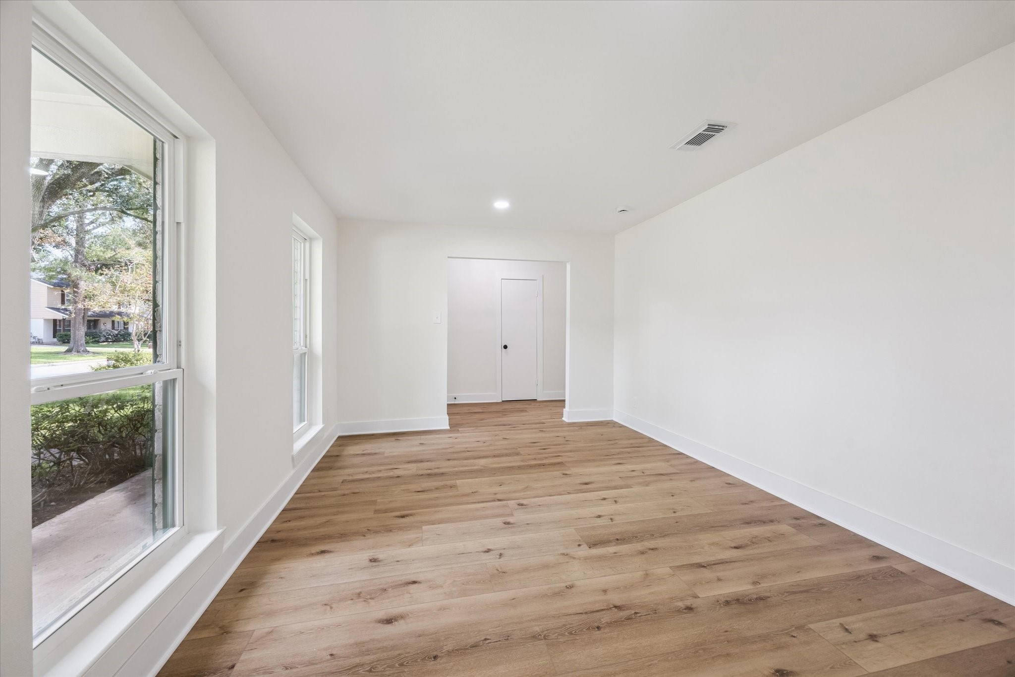 2723 Bernadette Lane Houston, TX 77043 - Photo 6 of 32