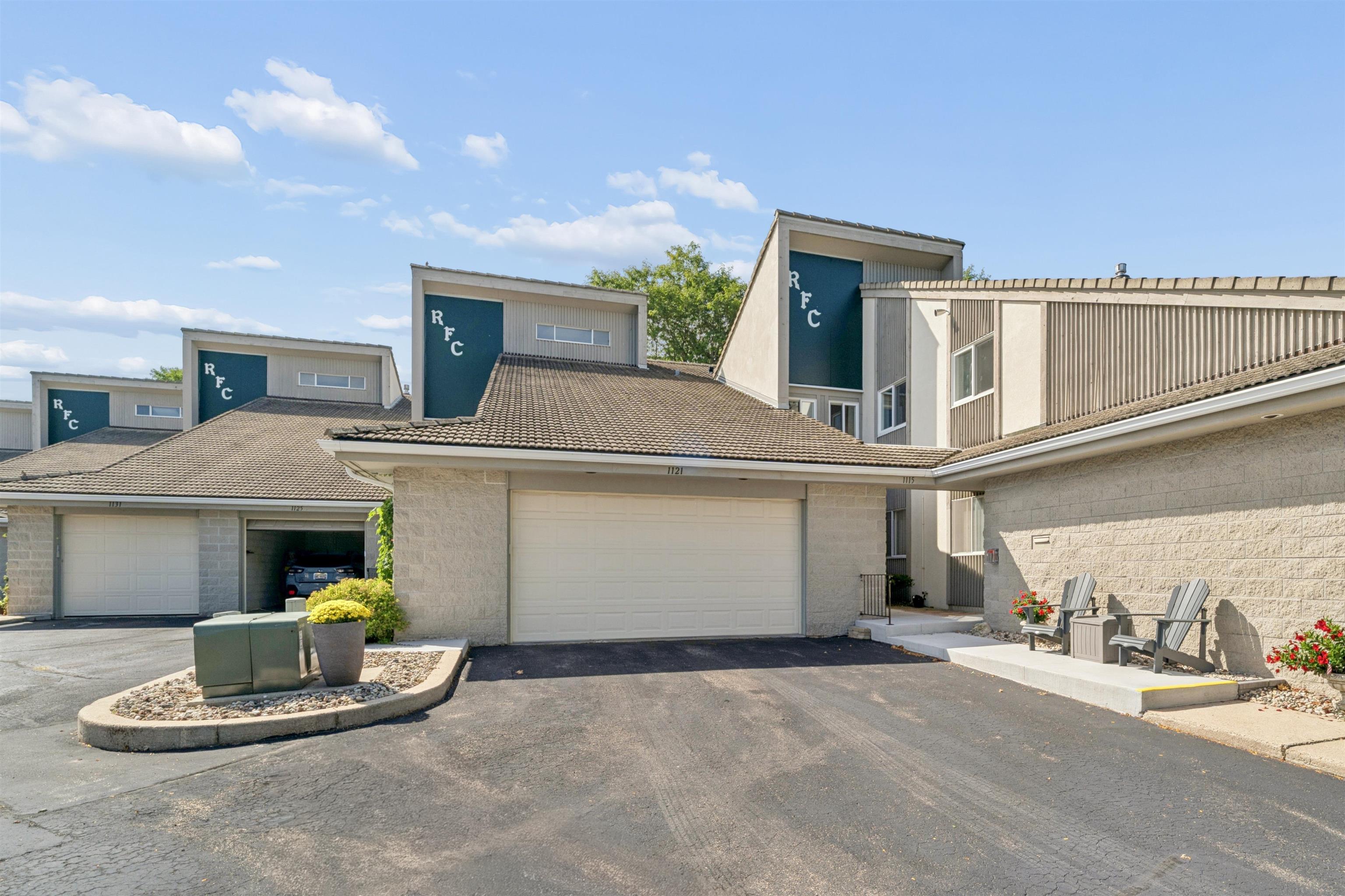 1121 South Oneida Street Appleton, WI 54915 - Photo 1 of 26 Gallery Image 1
