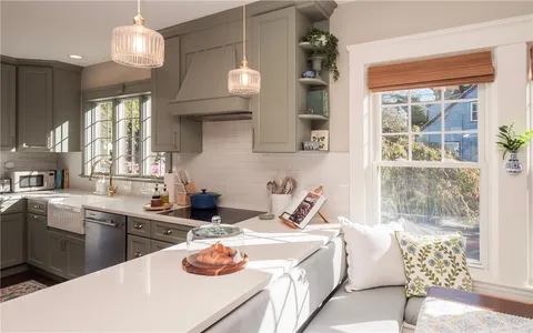 $4,800 | 26 Vernon Avenue, Newport, RI 02840