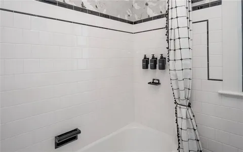 $4,800 | 26 Vernon Avenue, Newport, RI 02840