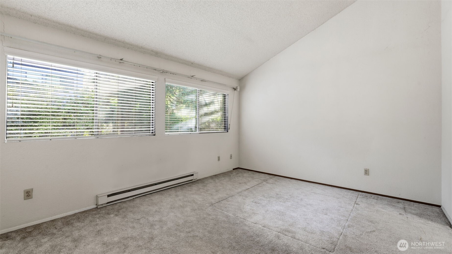 1850 Grant Avenue South, Unit D5 Renton, WA 98055 - Photo 15 of 25 an empty room with a window