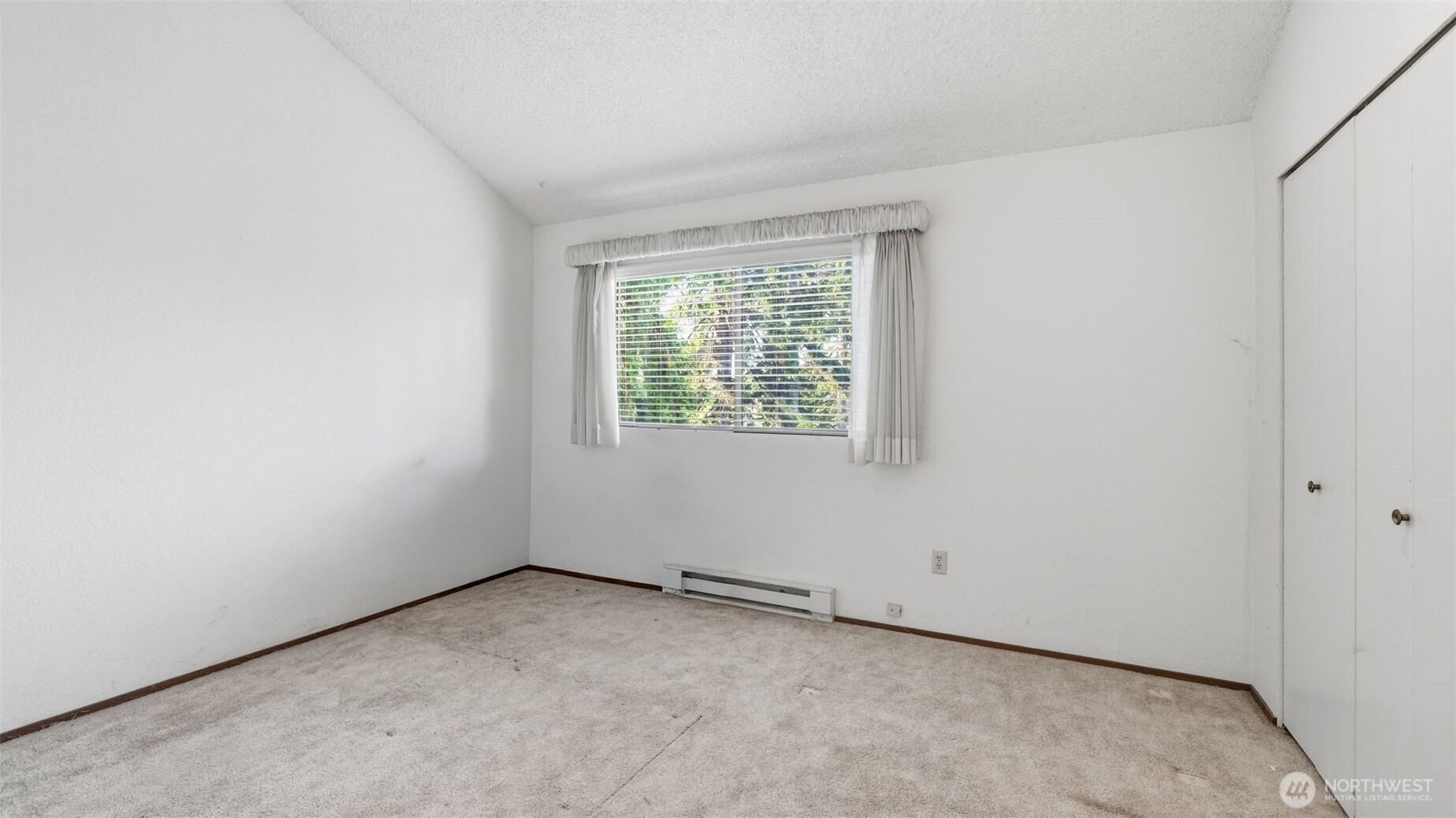1850 Grant Avenue South, Unit D5 Renton, WA 98055 - Photo 20 of 25 an empty room with a window