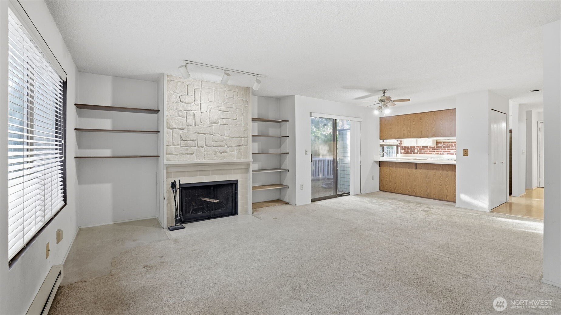 1850 Grant Avenue South, Unit D5 Renton, WA 98055 - Photo 6 of 25 a view of a livingroom with a fireplace