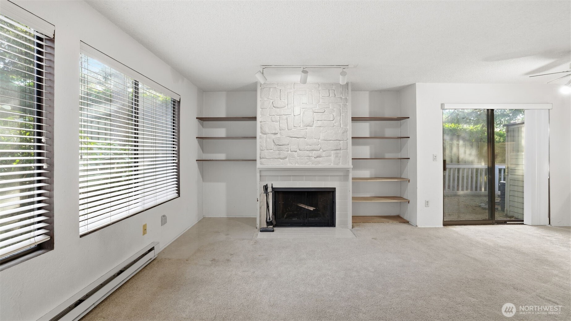 1850 Grant Avenue South, Unit D5 Renton, WA 98055 - Photo 7 of 25 a view of a livingroom with a fireplace