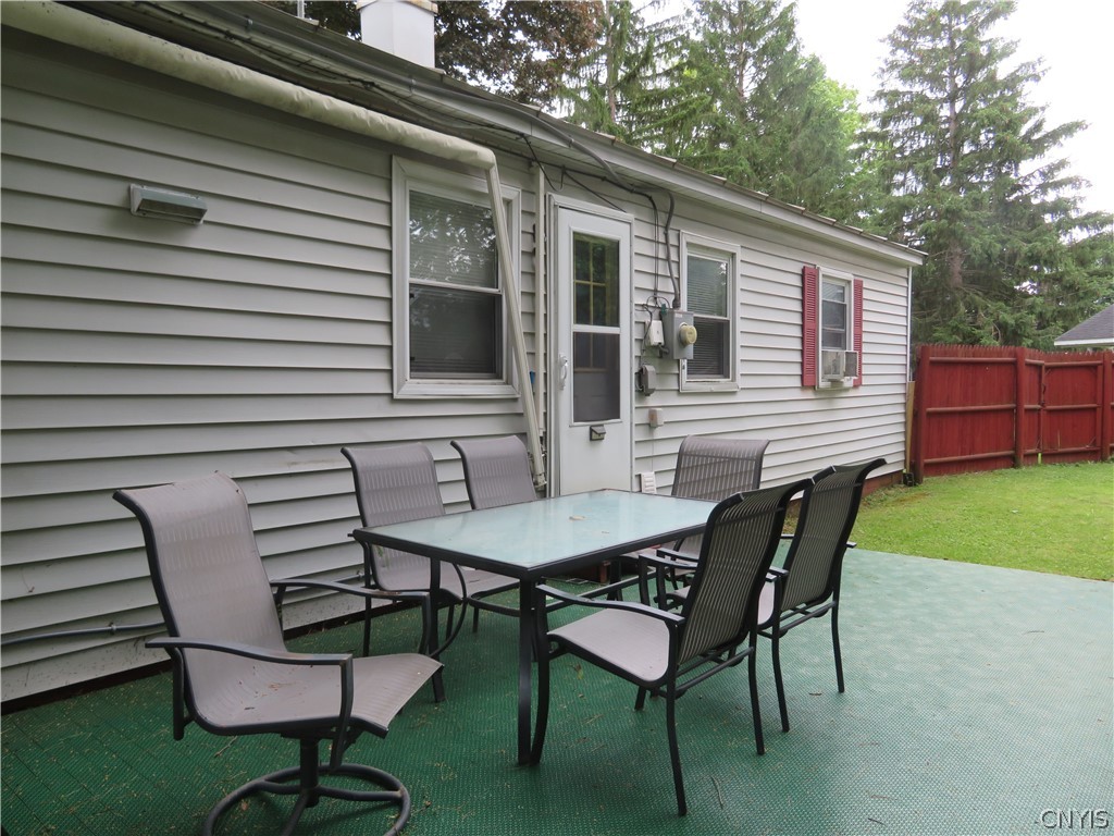 8 Pinecrest Road New Hartford, NY 13413 - Photo 3 of 14