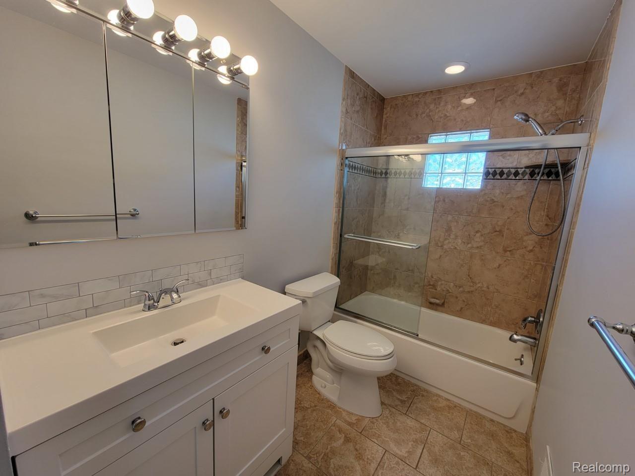 624 Renshaw Street Rochester, MI 48307 - Photo 10 of 29 12.jpg