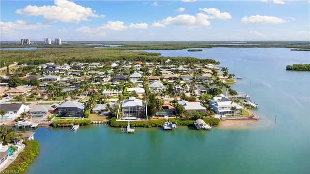 $1,690,000 | 418 Panay Avenue, Naples, FL 34113