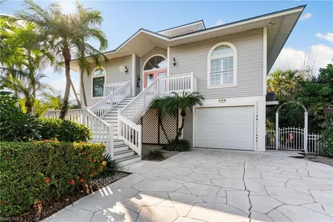 $1,690,000 | 418 Panay Avenue, Naples, FL 34113