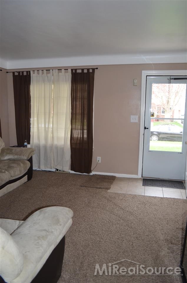 23075 David Eastpointe, MI 48021 - Photo 11 of 19 31191983-10.JPG