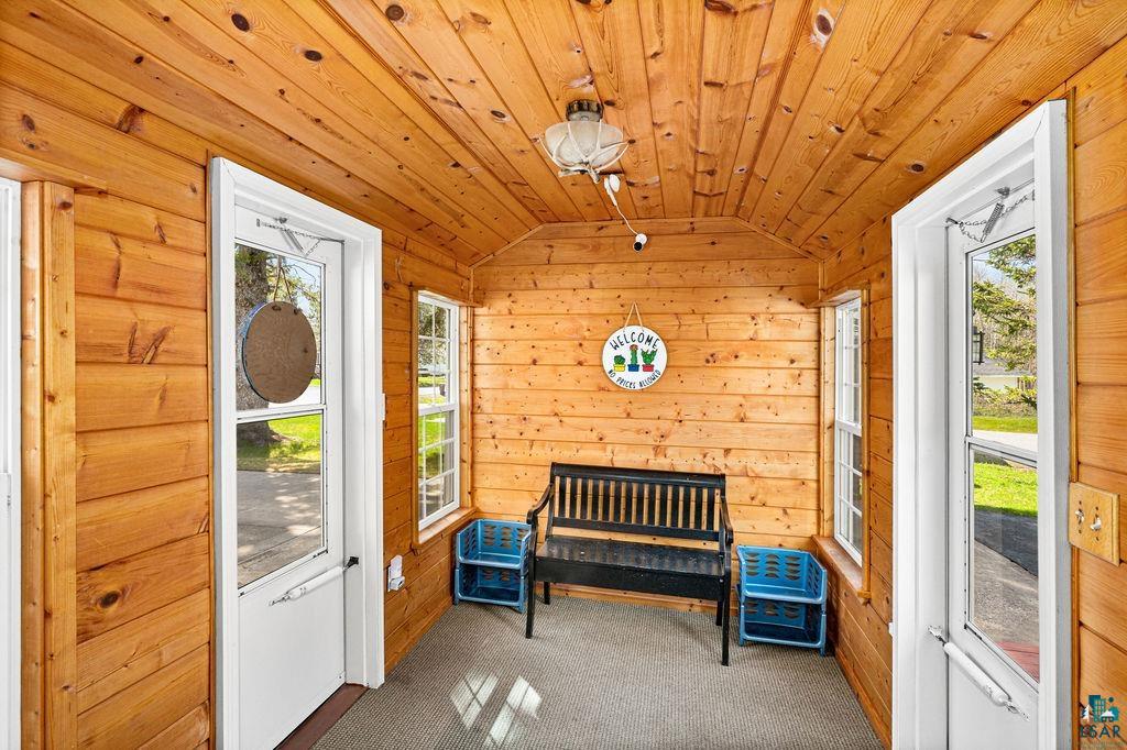 3045 Hutchinson Road Duluth, MN 55811 - Photo 4 of 43
