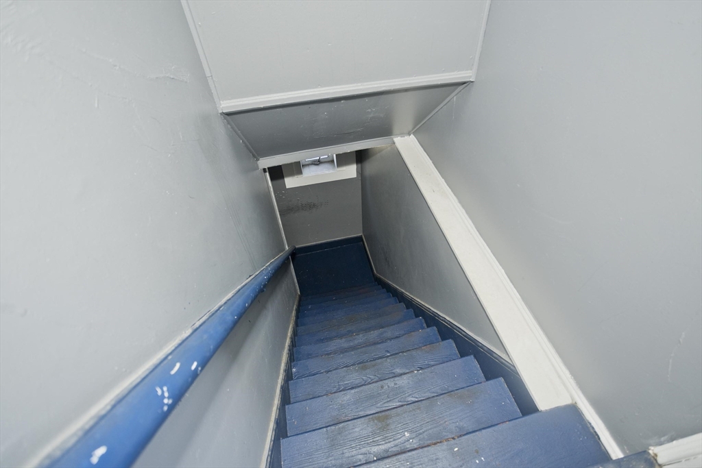 89-95 School Street Chicopee, MA 01013 - Photo 26 of 39 a view of entryway