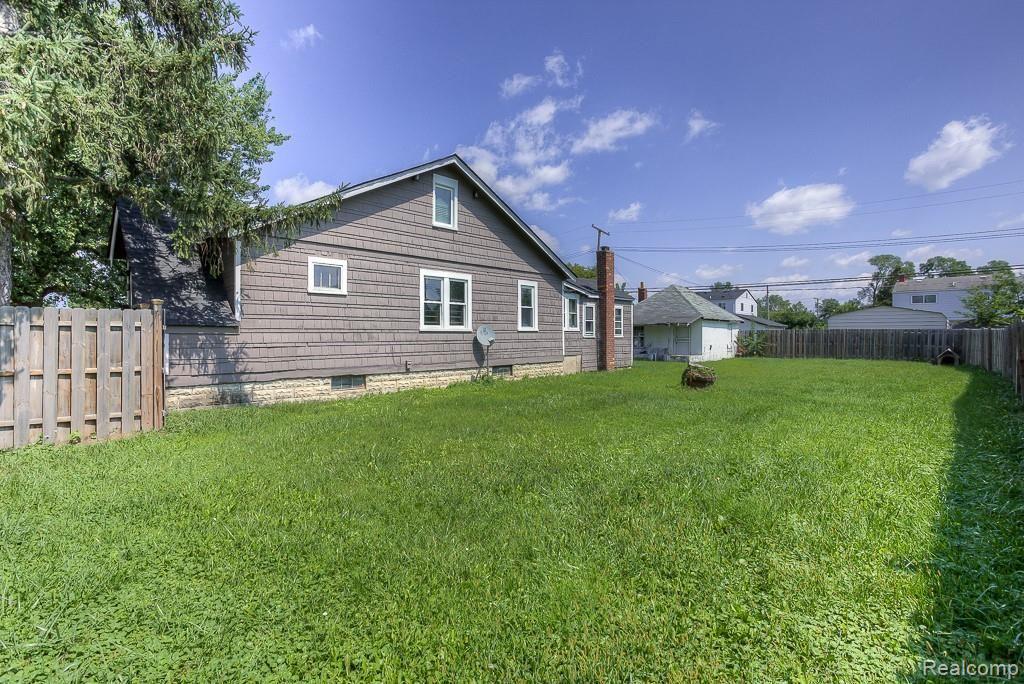 4111 Spring Hill Avenue Inkster, MI 48141 - Photo 5 of 20 4111 Spring Hill (17).jpg