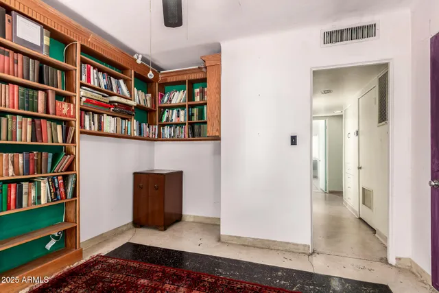 a view of an entryway with workspace