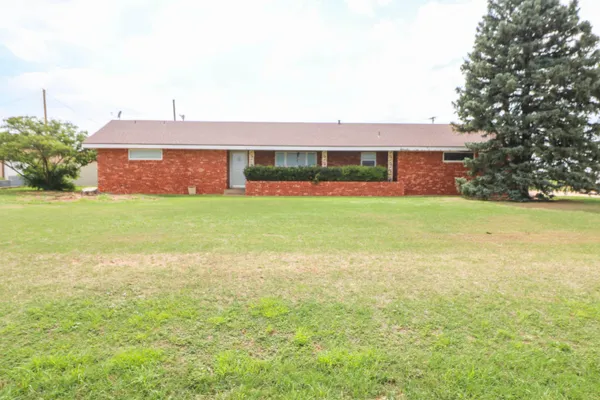 $163,900 | 845 Farm To Market Road 1055, Earth, TX 79031