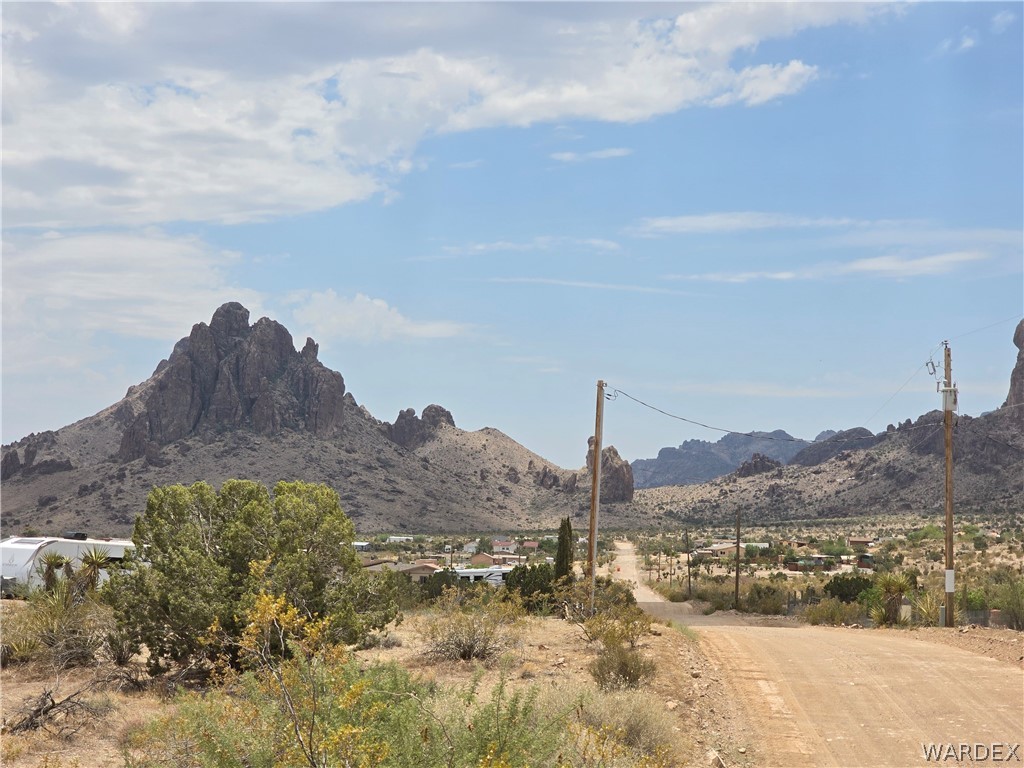2098 Dewey Road Golden Valley, AZ 86413 - Photo 16 of 47 View
