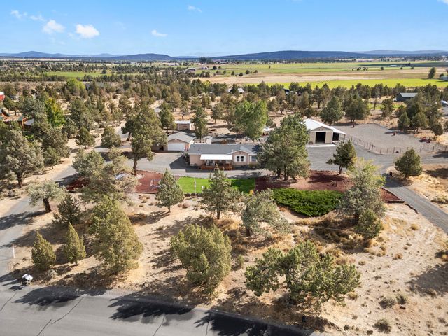 $684,900 | 165 Southwest Bent Loop, Powell Butte, OR 97753