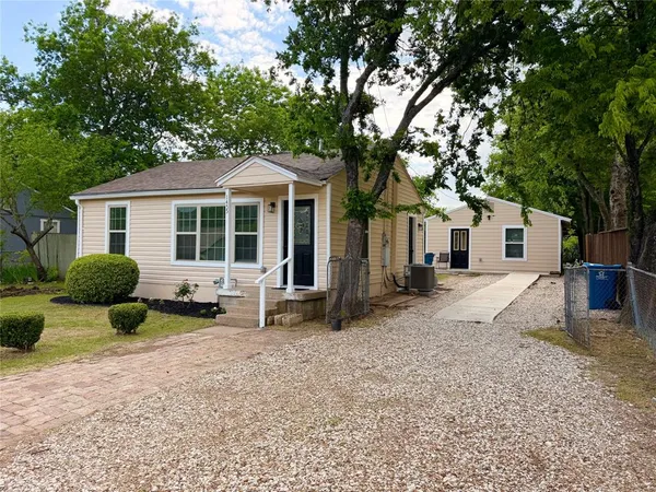 $1,595 | 1455 Honor Drive, DeSoto, TX 75115