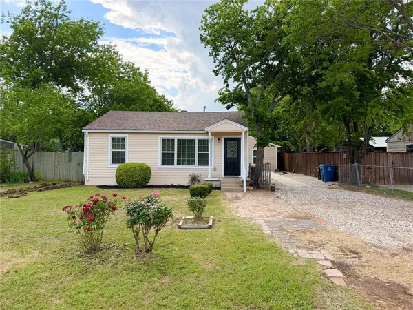 $1,595 | 1455 Honor Drive, DeSoto, TX 75115
