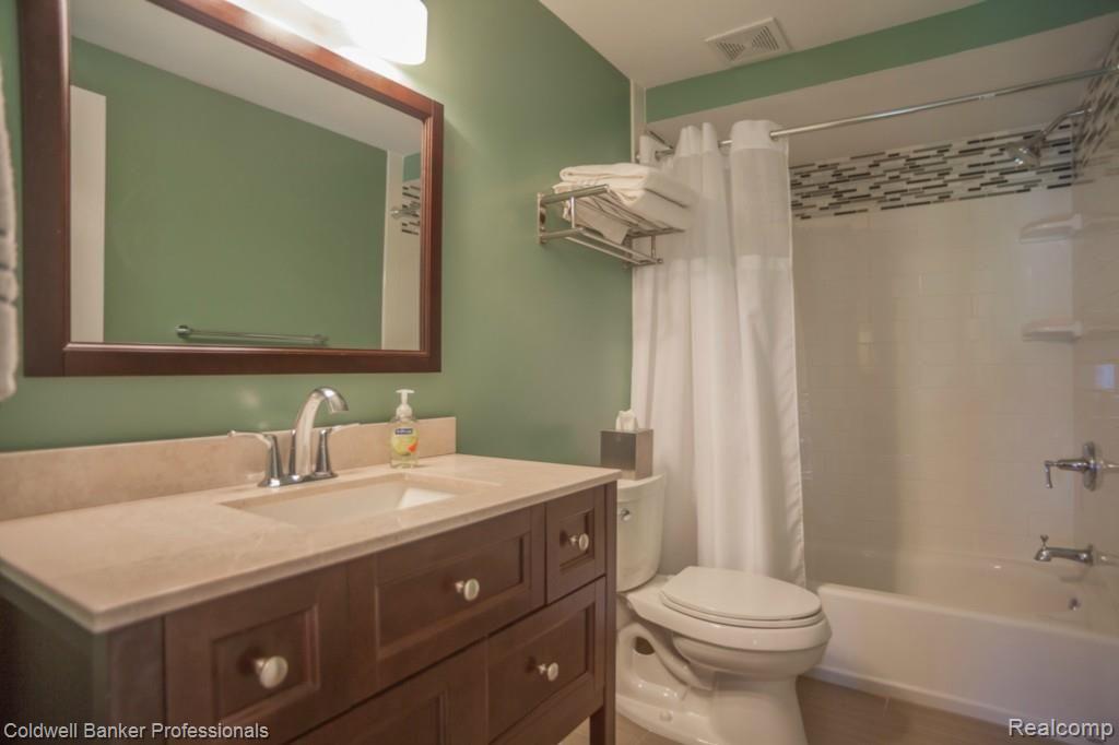 3502 Lexington Road Waterford, MI 48328 - Photo 14 of 27 IMG_2149.jpg