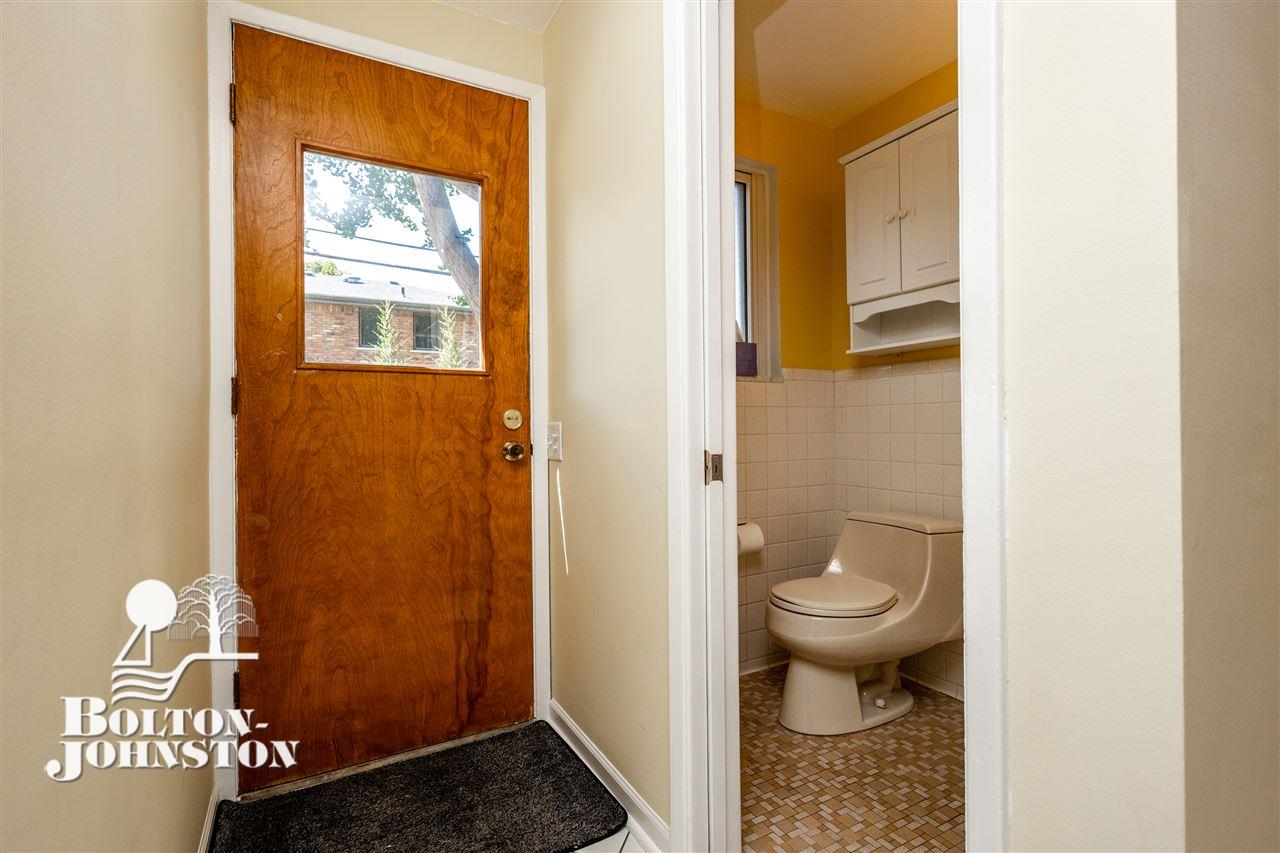 477 Cook Road Grosse Pointe, MI 48236 - Photo 18 of 59 50003003-17.JPG