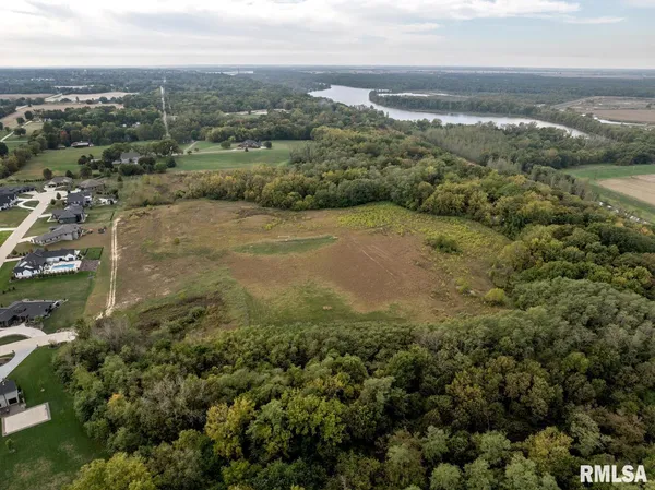 $950,000 | 400 Long Drive, Quincy, IL 62305