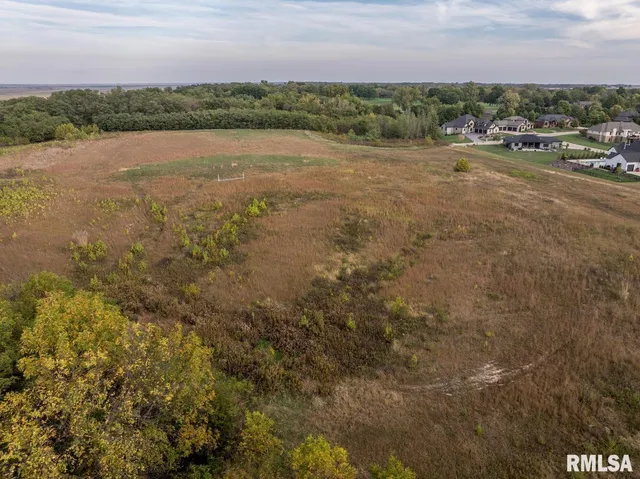 $950,000 | 400 Long Drive, Quincy, IL 62305