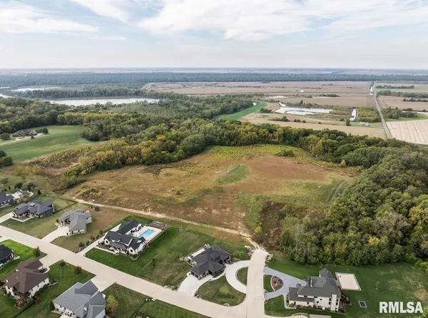 $950,000 | 400 Long Drive, Quincy, IL 62305