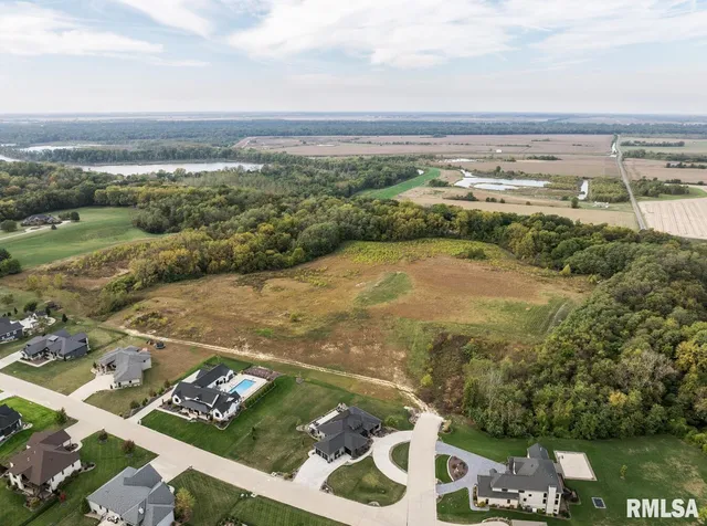 $950,000 | 400 Long Drive, Quincy, IL 62305