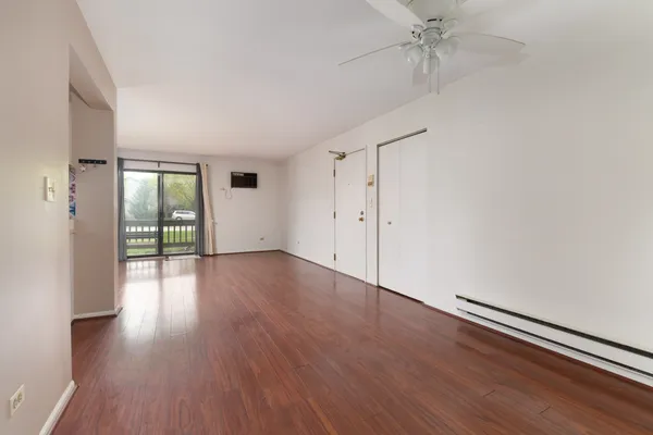 $1,750 | 425 Berkshire Drive, Unit 16, Crystal Lake, IL 60014