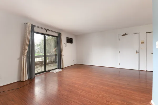 $1,750 | 425 Berkshire Drive, Unit 16, Crystal Lake, IL 60014