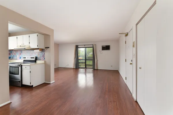 $1,750 | 425 Berkshire Drive, Unit 16, Crystal Lake, IL 60014