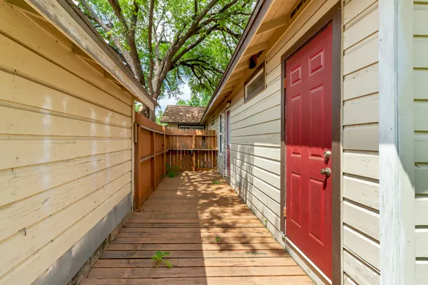 $2,050 | 913 East 53rd 1/2 Street, Unit B, Austin, TX 78751