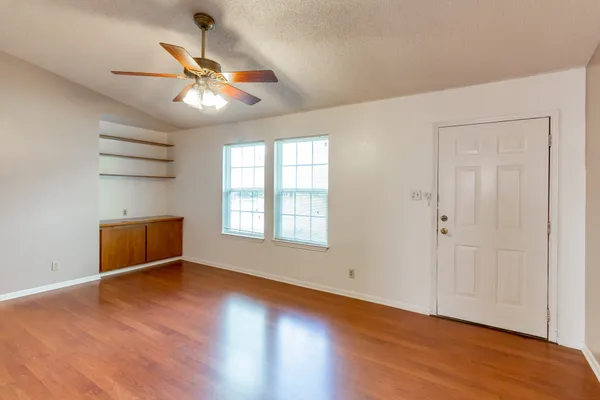 $2,050 | 913 East 53rd 1/2 Street, Unit B, Austin, TX 78751