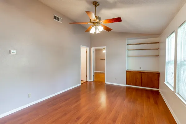 $2,050 | 913 East 53rd 1/2 Street, Unit B, Austin, TX 78751