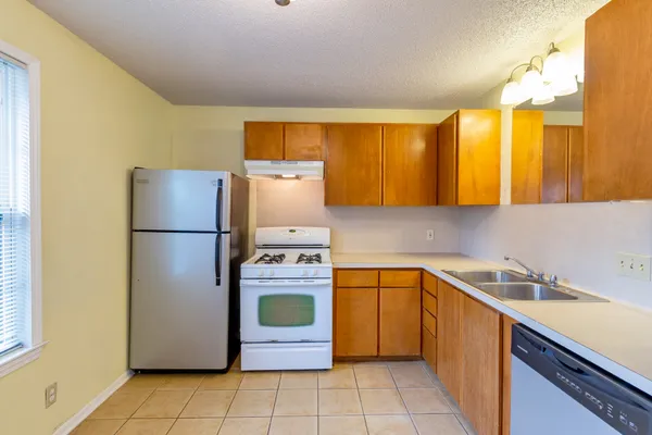 $2,050 | 913 East 53rd 1/2 Street, Unit B, Austin, TX 78751