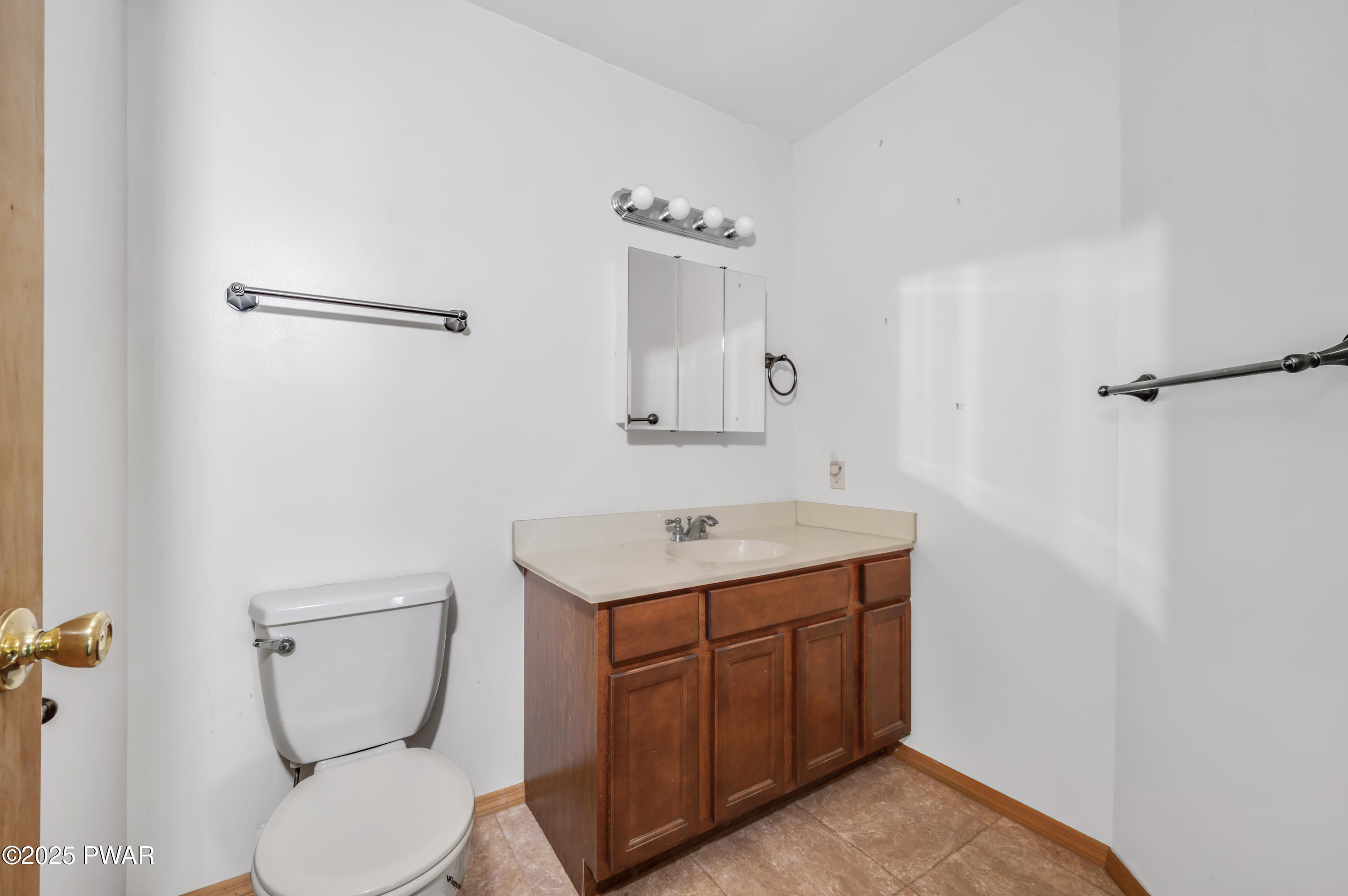 2117 Owl Pass Road Bushkill, PA 18324 - Photo 22 of 43