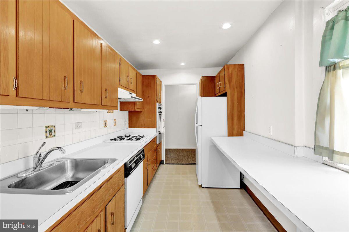 1517 Hill Road, Unit 5G Reading, PA 19602 - Photo 11 of 20 Gallery Image 11