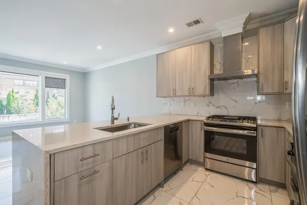 $4,850 | 225 Columbia Avenue, Unit 1, Jersey City, NJ 07307