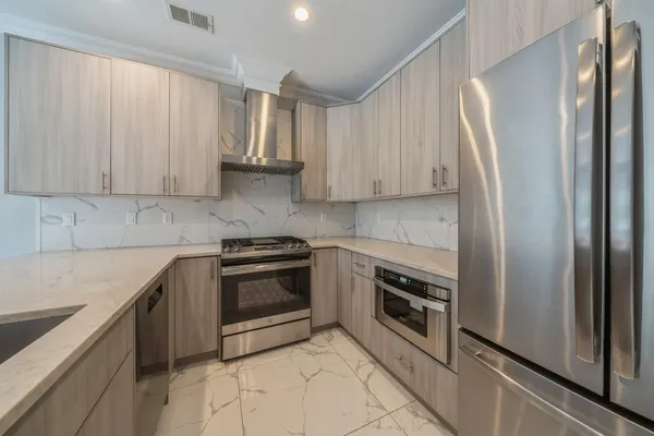 $4,850 | 225 Columbia Avenue, Unit 1, Jersey City, NJ 07307