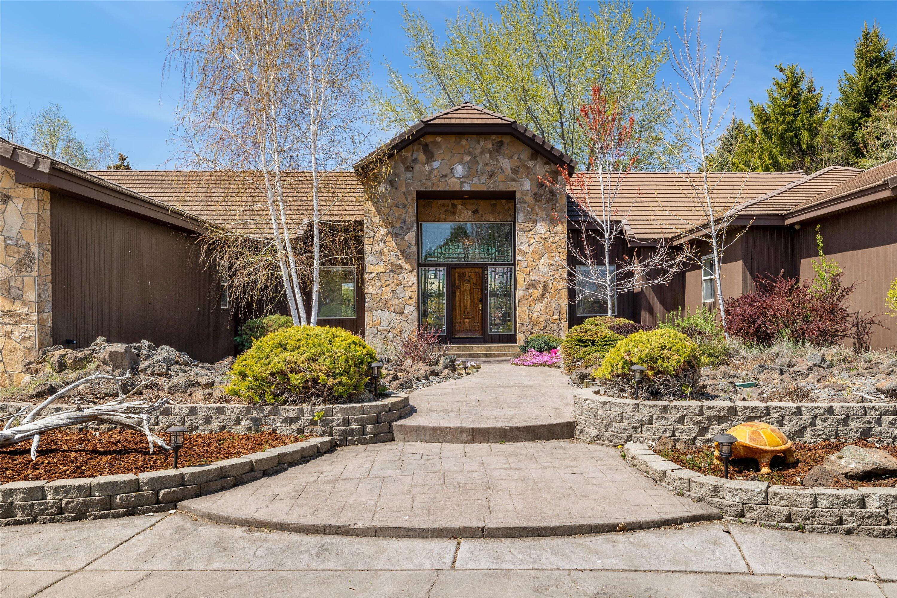 18575 Couch Market Road Bend, OR 97703 - Photo 2 of 93 02-5762_250430_JILLROSELL