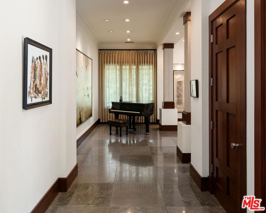 13947 Durham Road Beverly Hills, CA 90210 - Photo 10 of 46